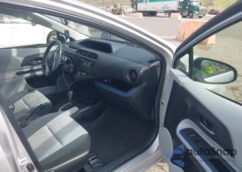 2013 Toyota Prius C Two из США, поврежденный, VIN JTDKDTB35D1528235